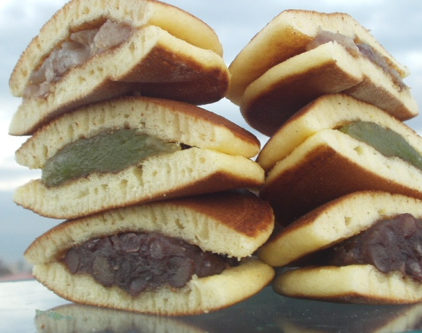 どら焼き: 近所の和菓子屋さんの豆大福、パン屋さんのあんぱん